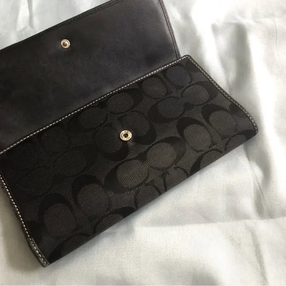 SOLD Black Signiture Coach Leatherware Wallet - Picture 3 of 7